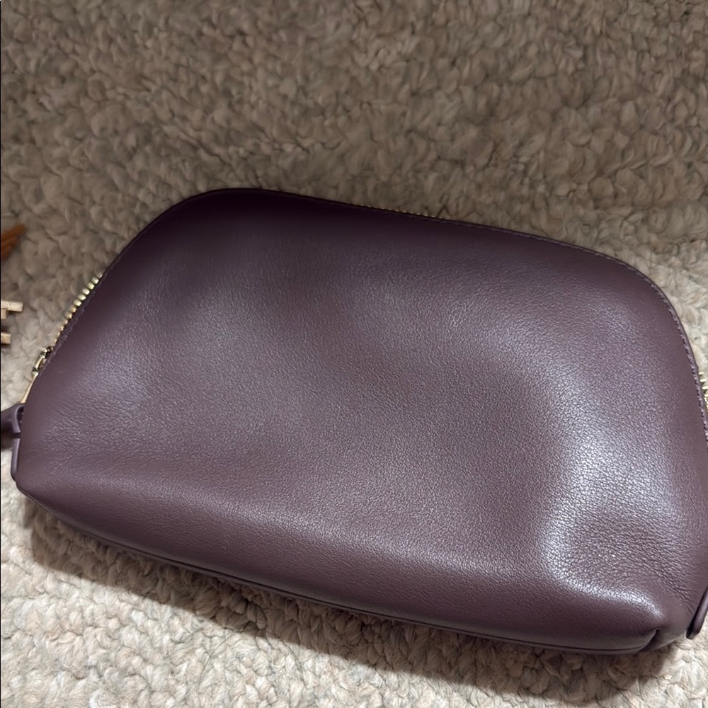 Tumi - Picture 3 of 3